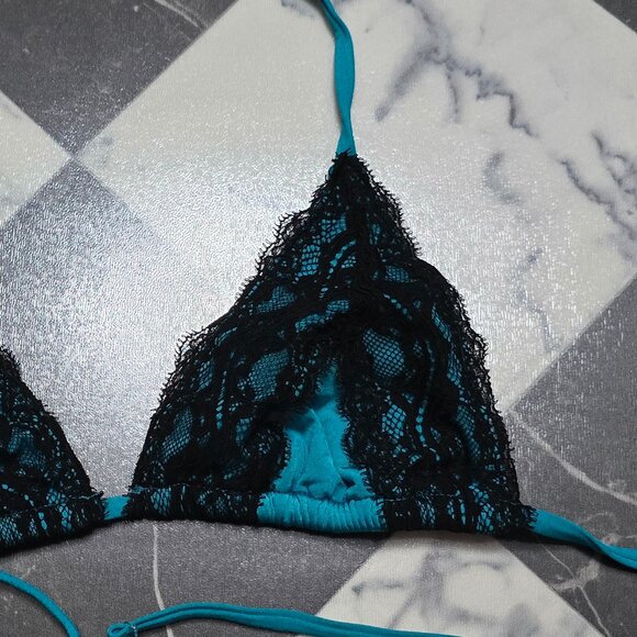 Beach Bunny Swimwear Top - Picture 2 of 3